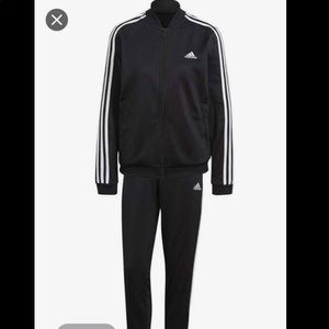 Adidas tracksuit set